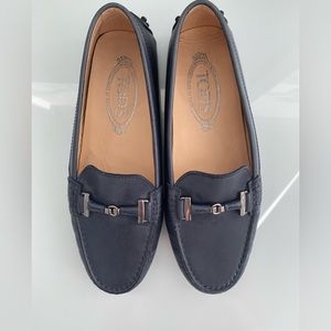 Tod’s Women’s Leather loafers